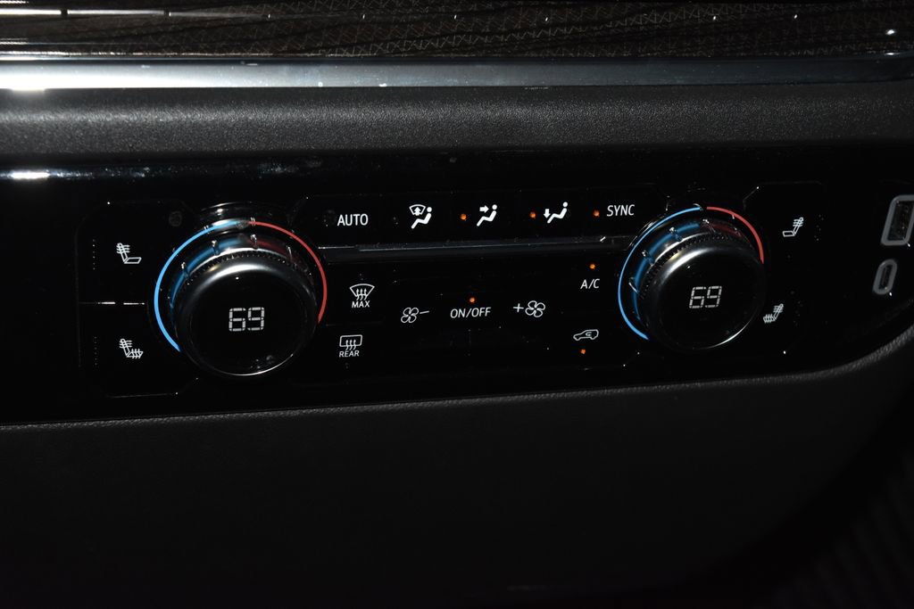 Used 2024 GMC Sierra 1500 Elevation image 12