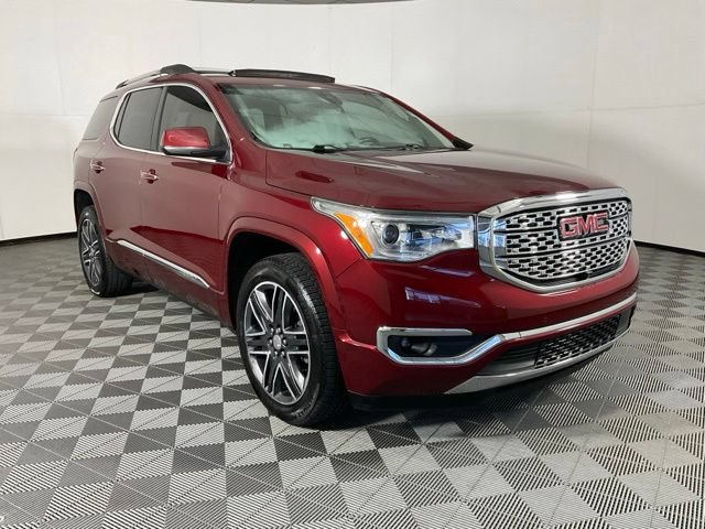 Used 2017 GMC Acadia Denali w/ Technology Package FWD image 3
