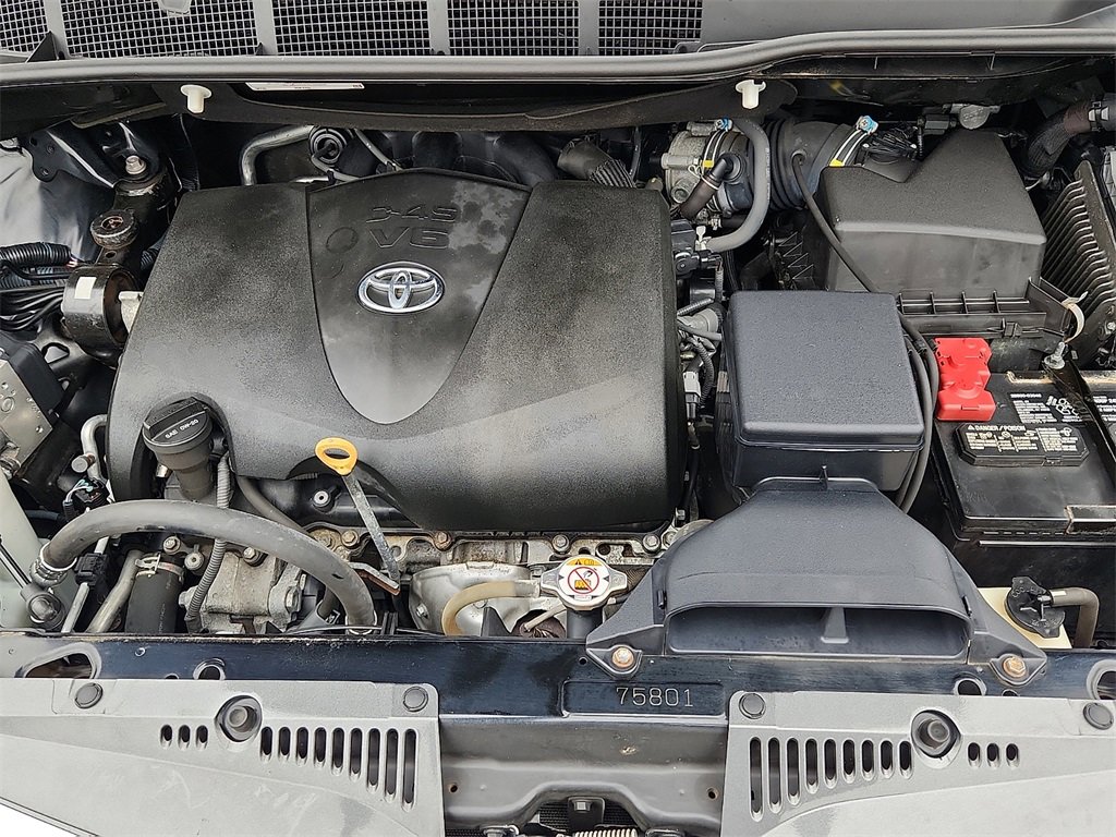 Used 2020 Toyota Sienna XLE image 29