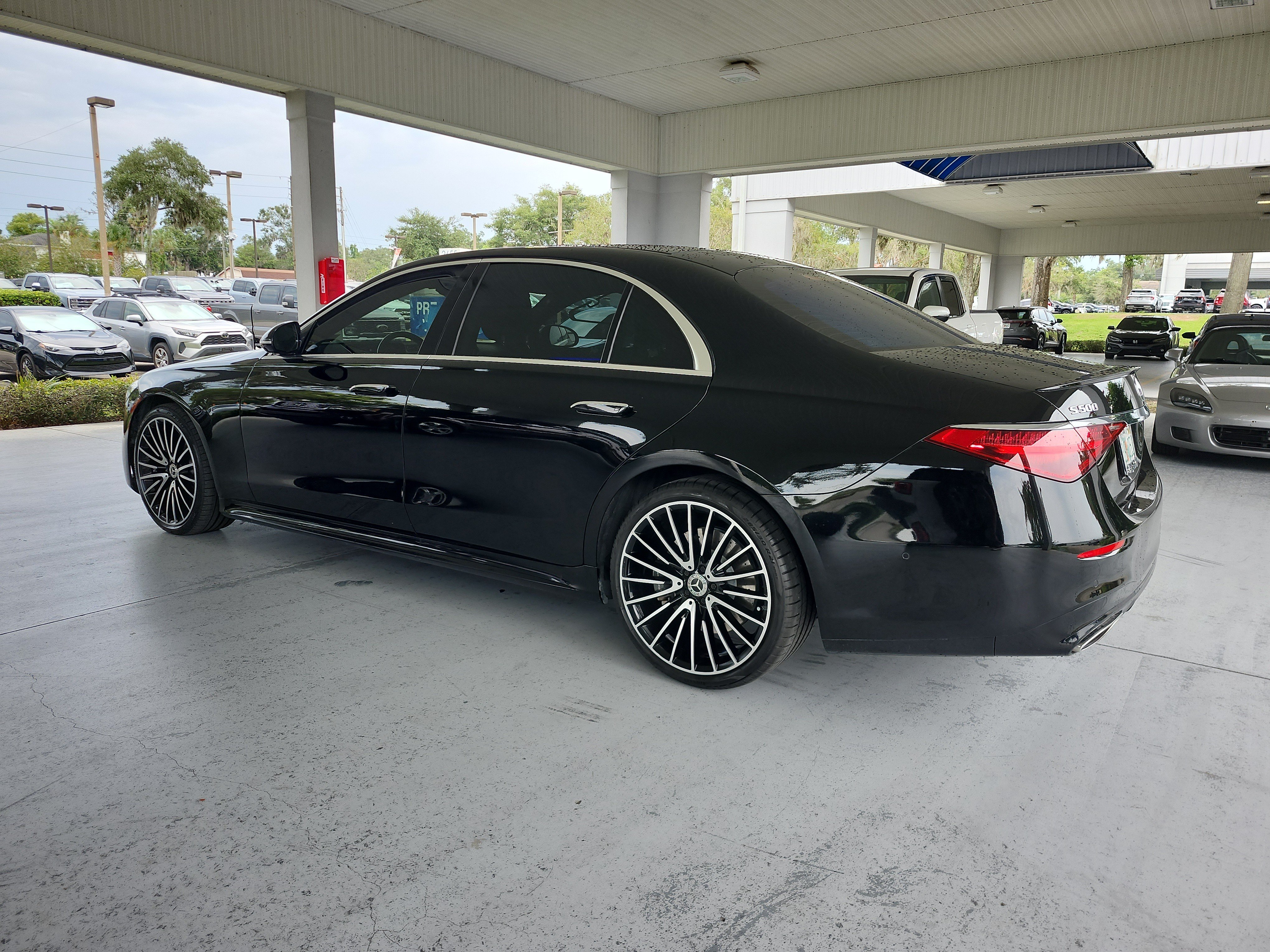 Used 2022 Mercedes-Benz S 500 4MATIC image 3