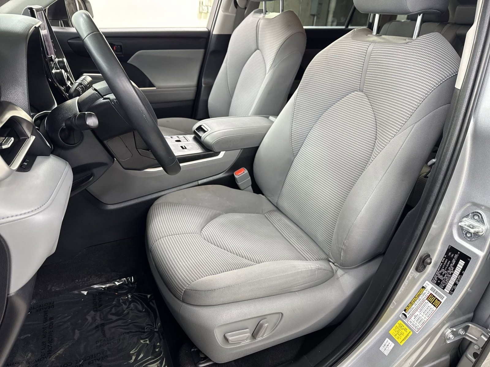 Used 2023 Toyota Highlander LE FWD image 17