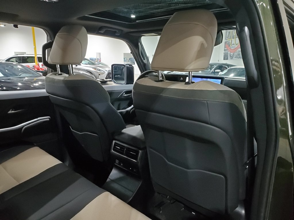 Used 2024 Lexus GX 550 AWD/4WD image 22