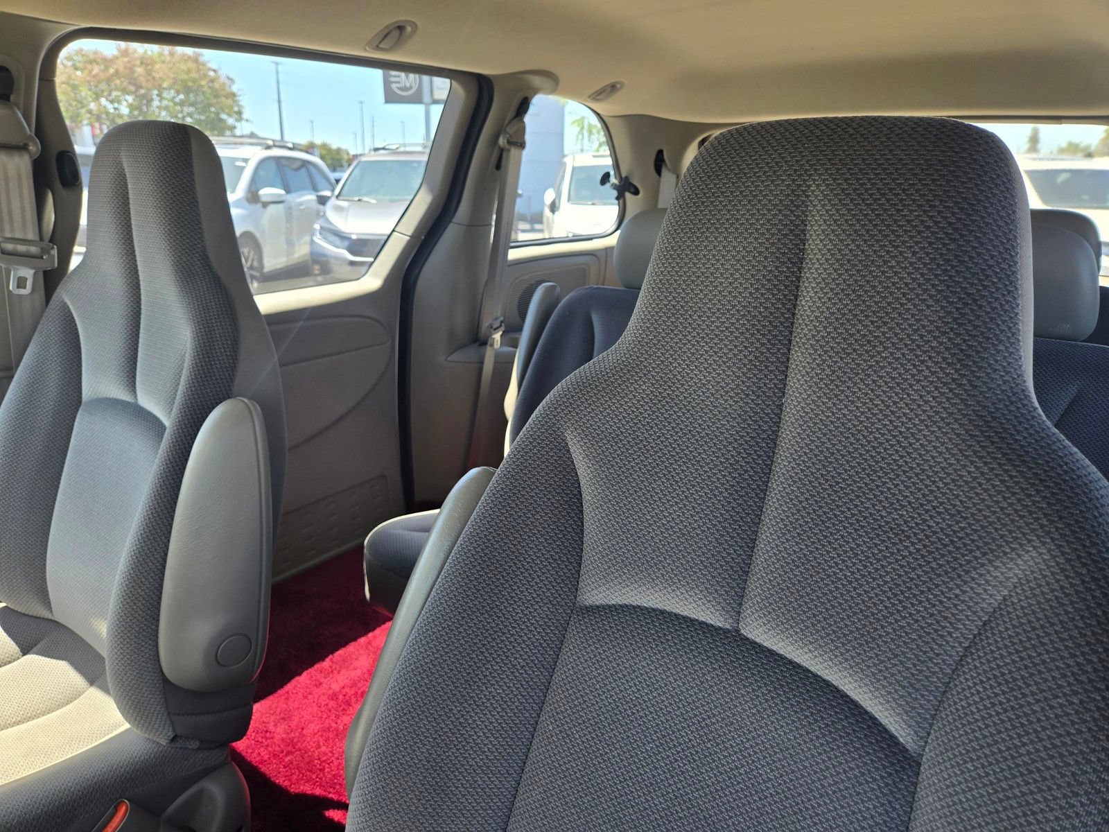 Used 2003 Dodge Caravan SE FWD image 13