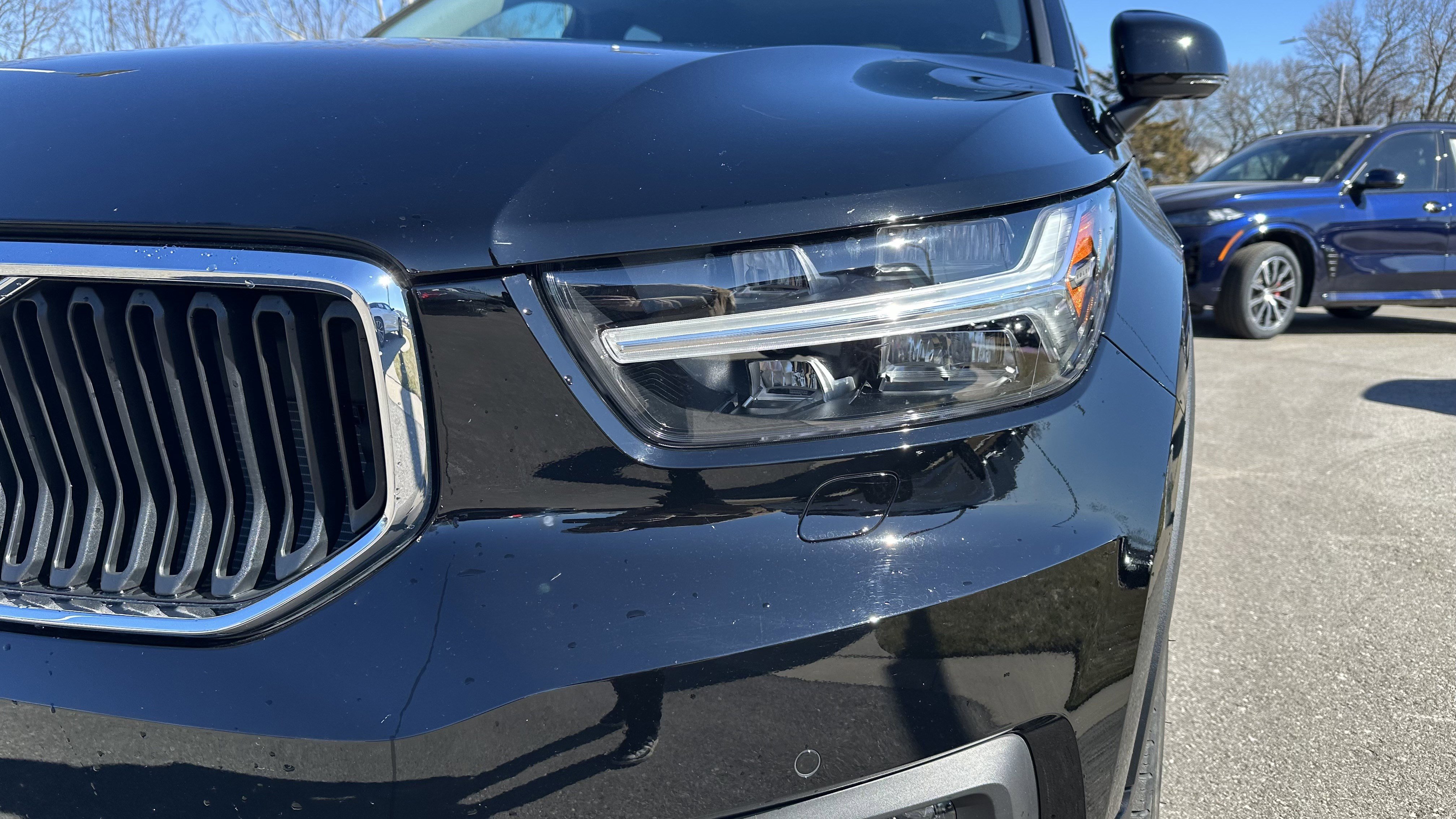 Used 2022 Volvo XC40 T5 Momentum w/ Premium Package image 6