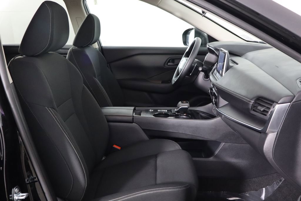 Used 2025 Nissan Rogue S image 19