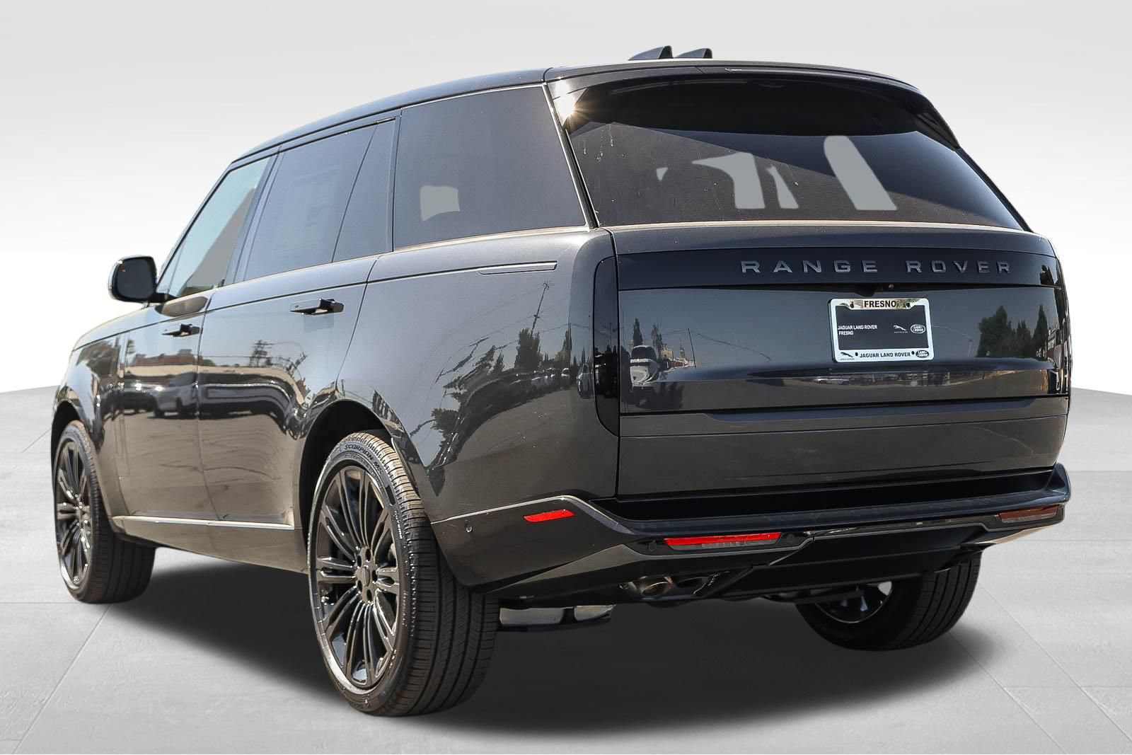 New 2026 Land Rover Range Rover Long Wheelbase SE AWD/4WD image 6