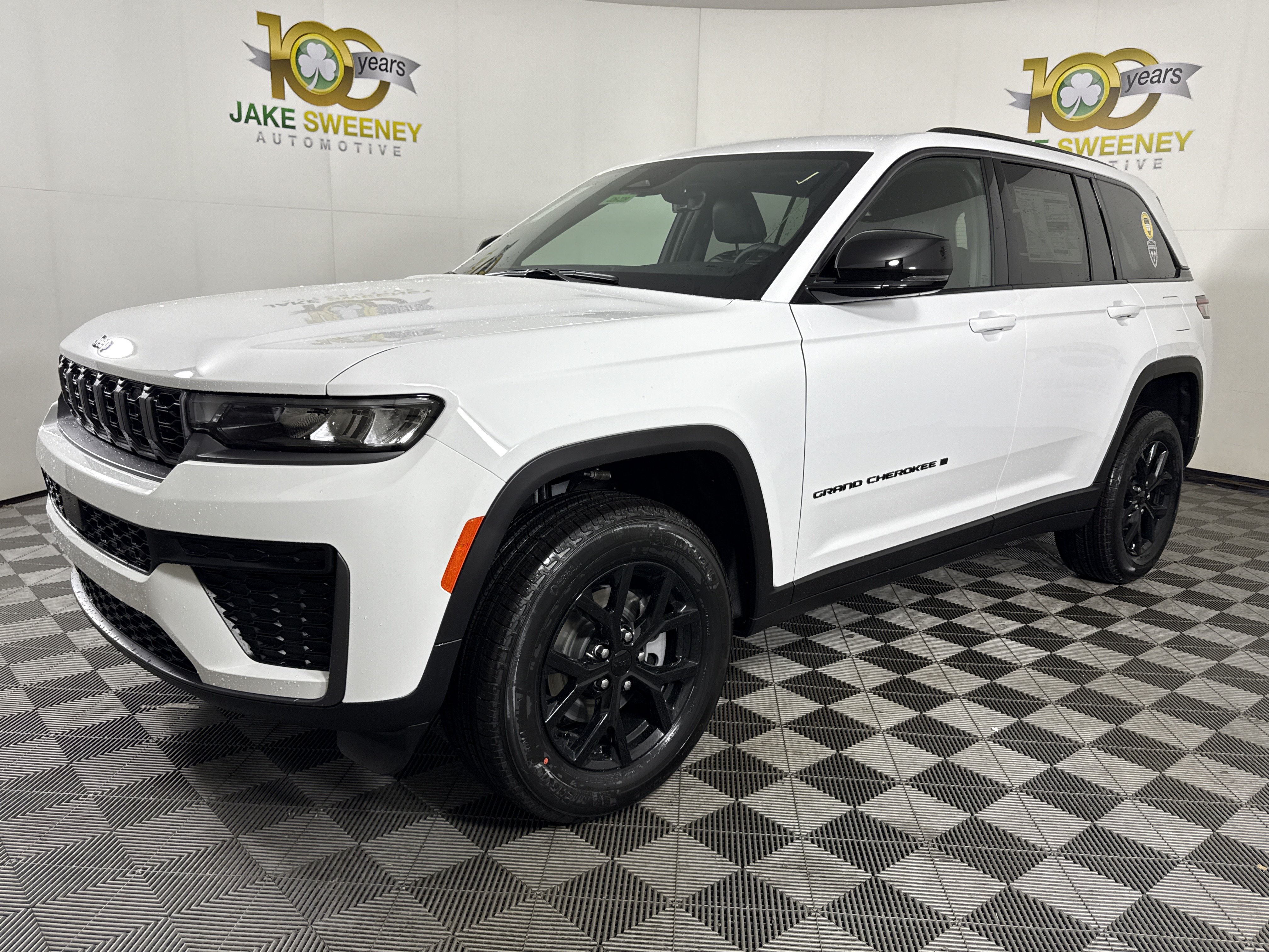 New 2026 Jeep Grand Cherokee Altitude AWD/4WD image 4