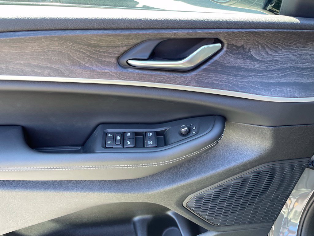 New 2027 Jeep Grand Cherokee Altitude AWD/4WD image 8