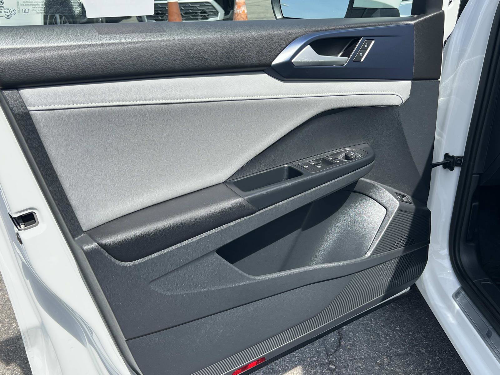 Certified 2023 Volkswagen Taos SE w/ Black Wheel Package image 6