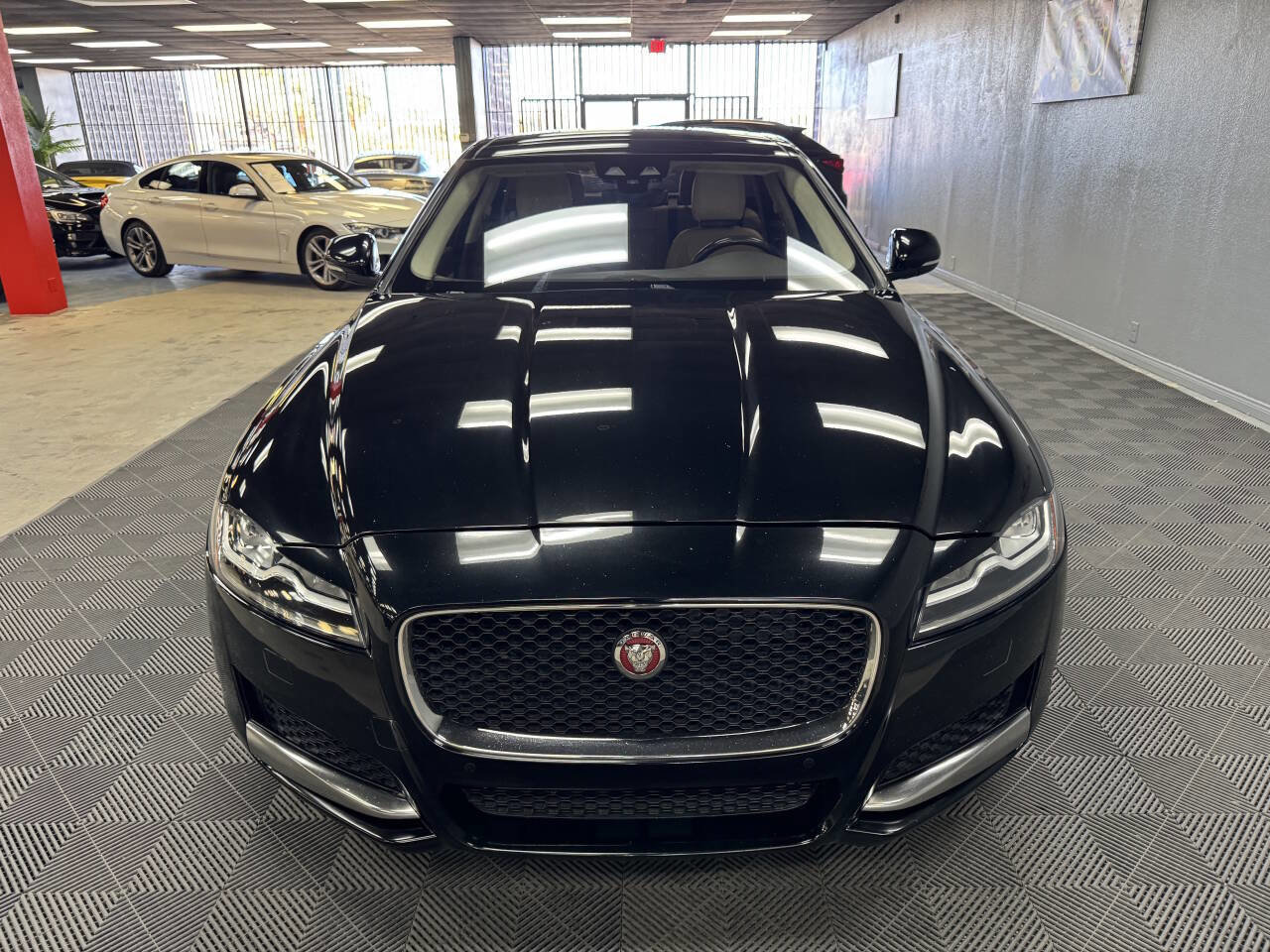Used 2020 Jaguar XF Premium image 5