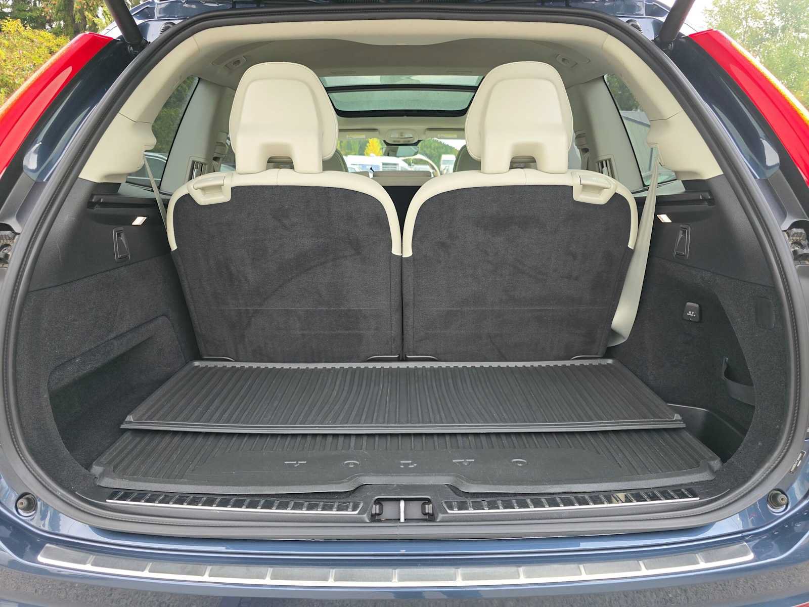 Certified 2023 Volvo XC90 T8 Ultimate w/ Protection Package Premier AWD/4WD image 15