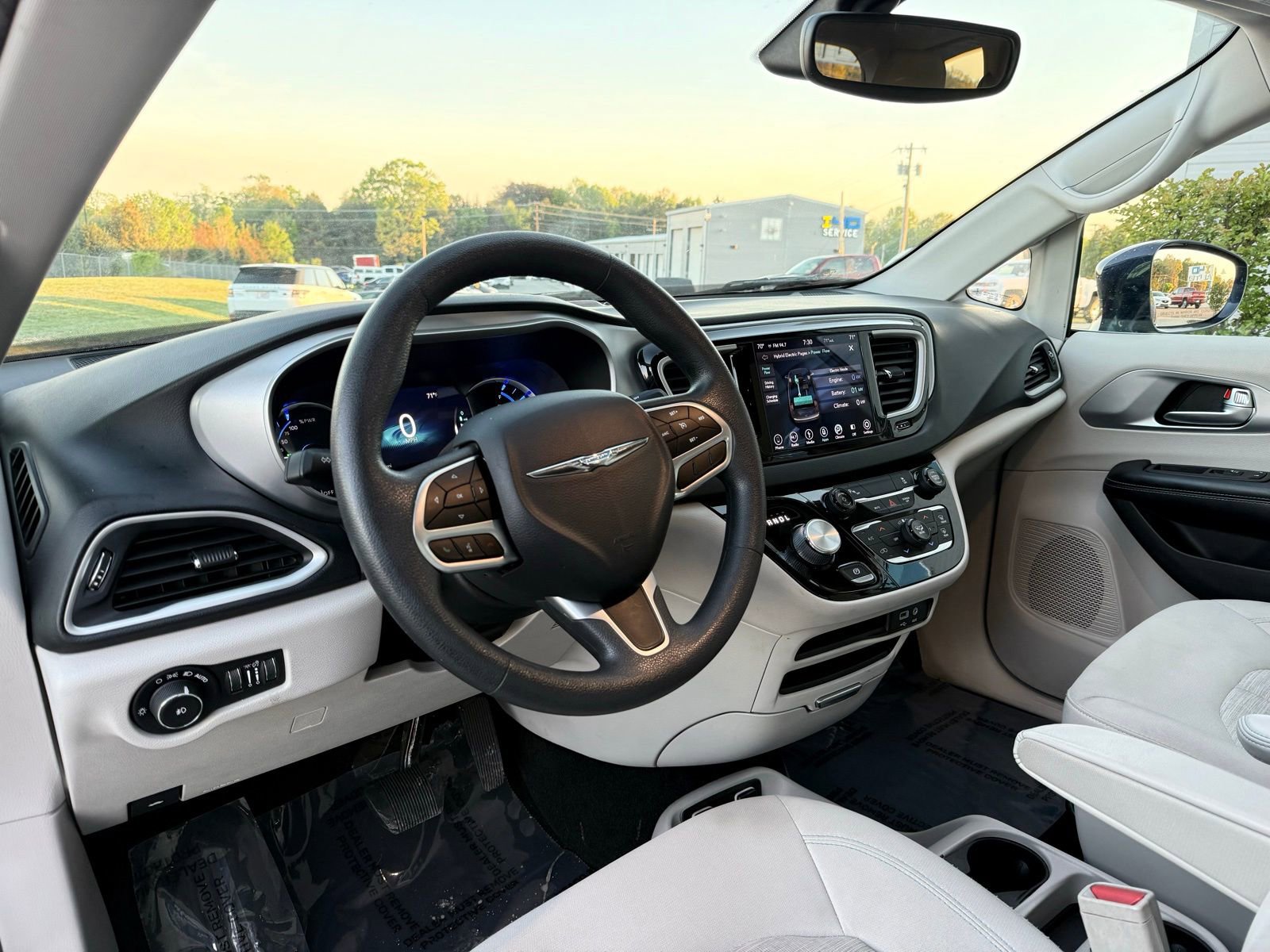 Used 2018 Chrysler Pacifica Touring Plus image 18