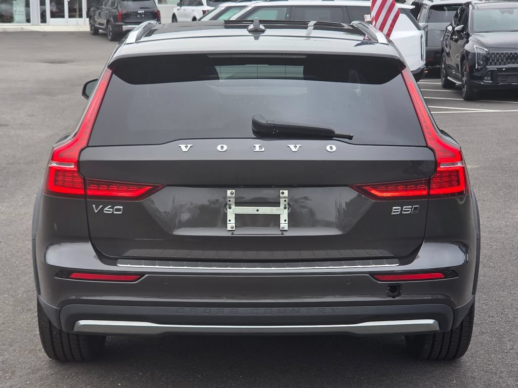 Used 2024 Volvo V60 B5 Cross Country Ultimate AWD/4WD image 5