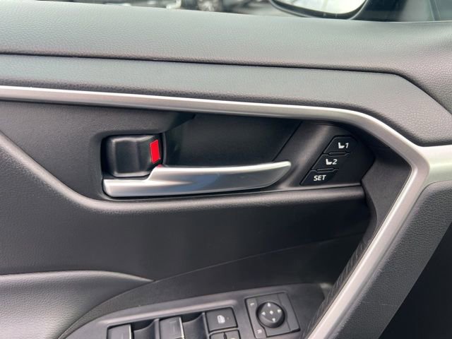 Used 2023 Toyota RAV4 XLE Premium image 26