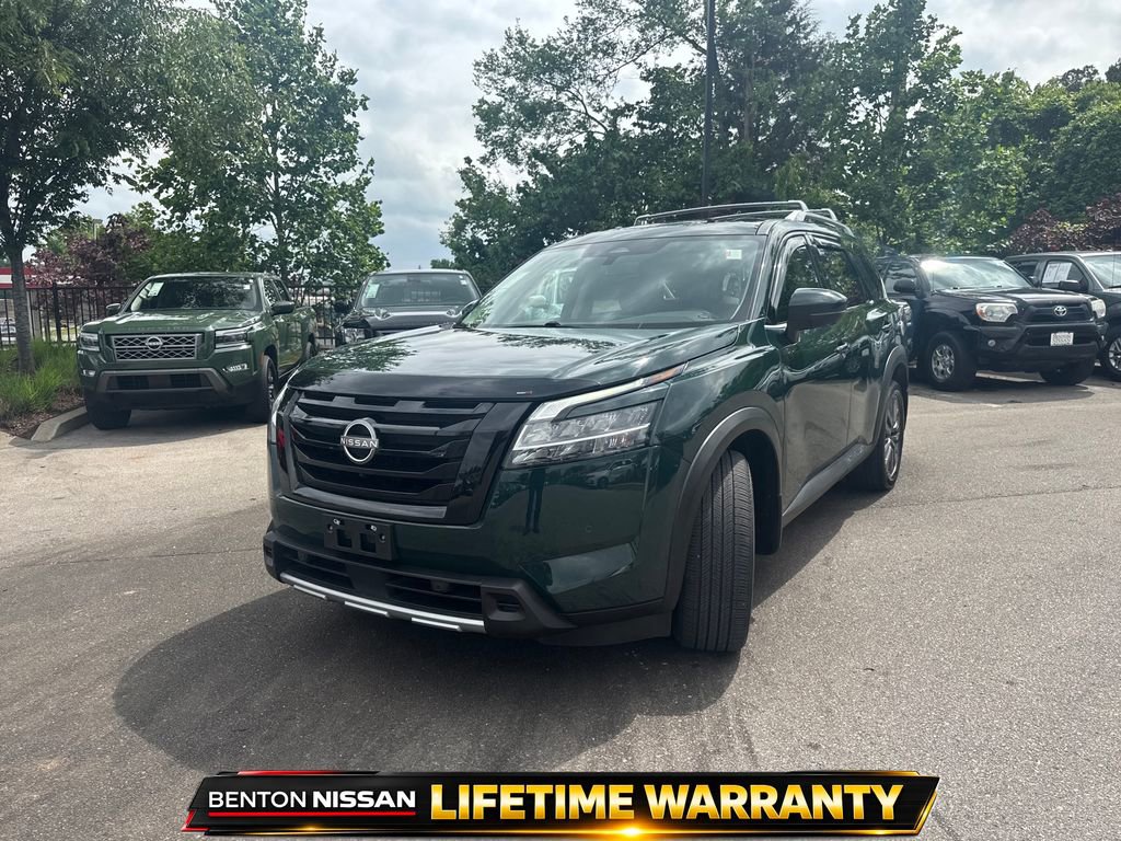 Used 2023 Nissan Pathfinder SL w/ SL Premium Package AWD/4WD image 4