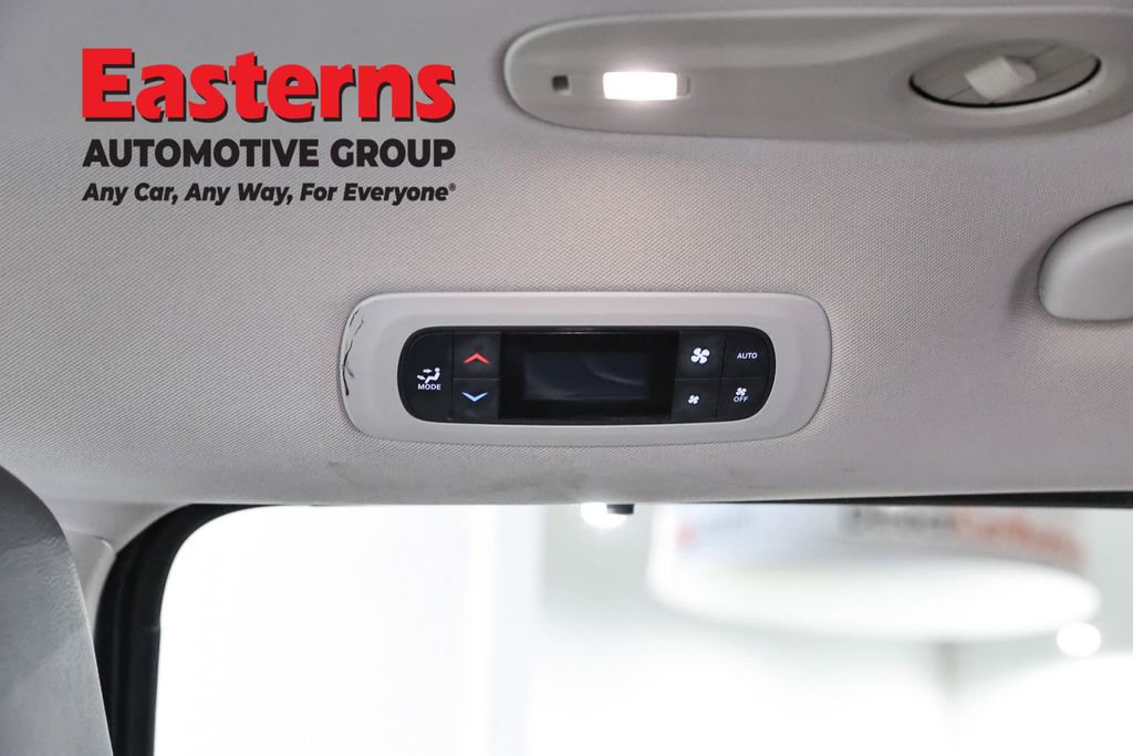 Used 2020 Chrysler Pacifica Touring-L FWD image 24