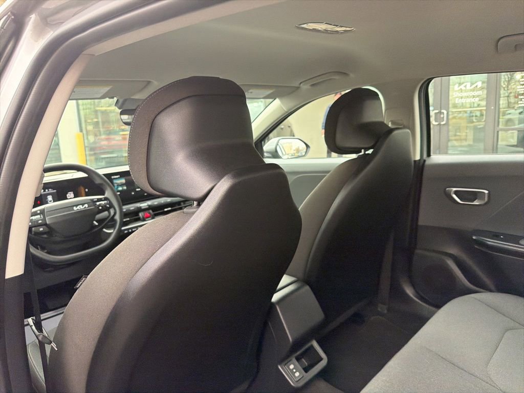 Used 2025 Kia K4 LXS image 18