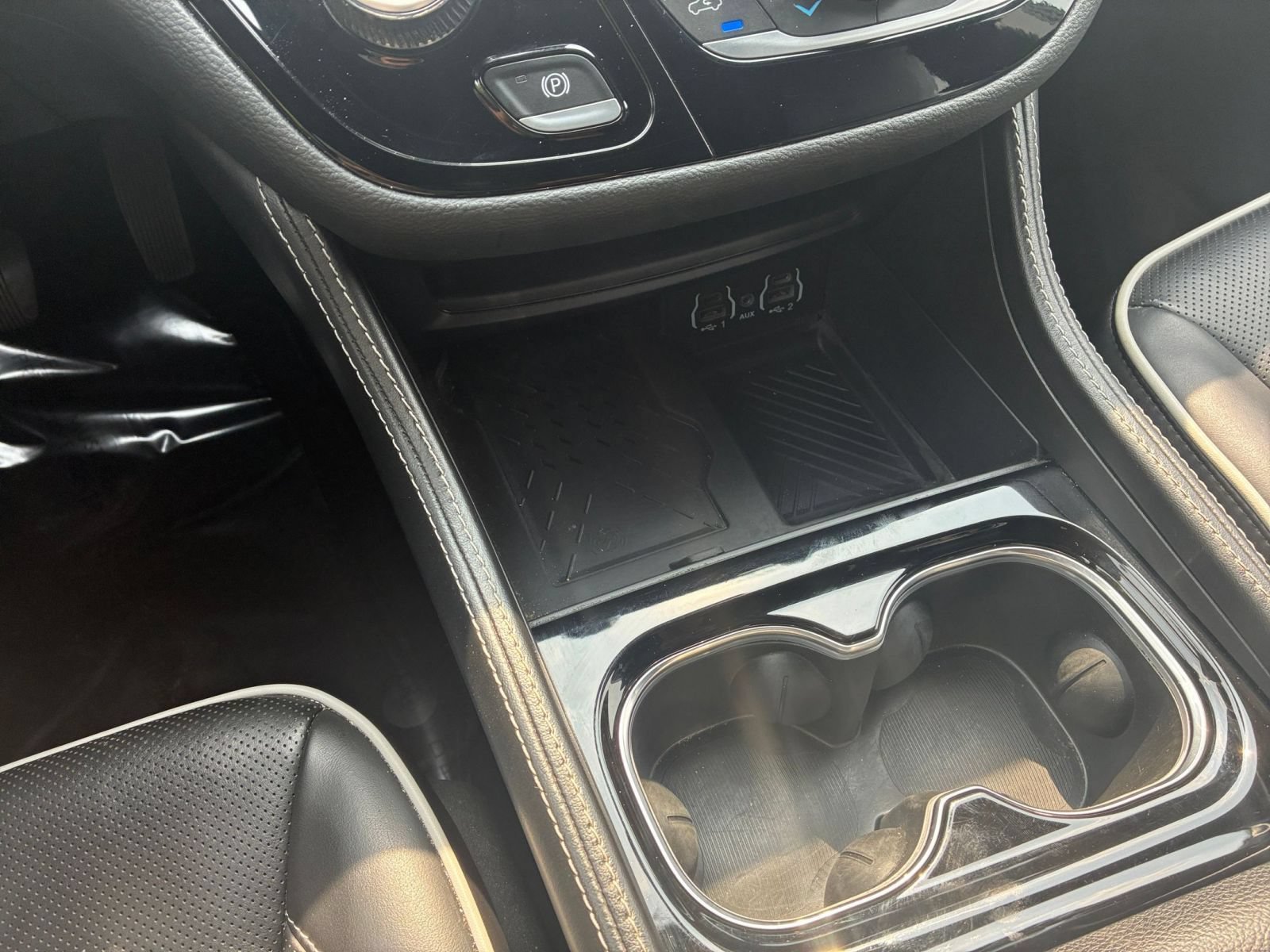 Used 2025 Chrysler Pacifica Limited FWD image 36