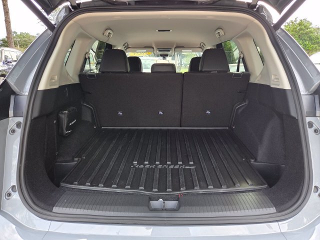 Used 2025 Nissan Rogue SV AWD/4WD image 16