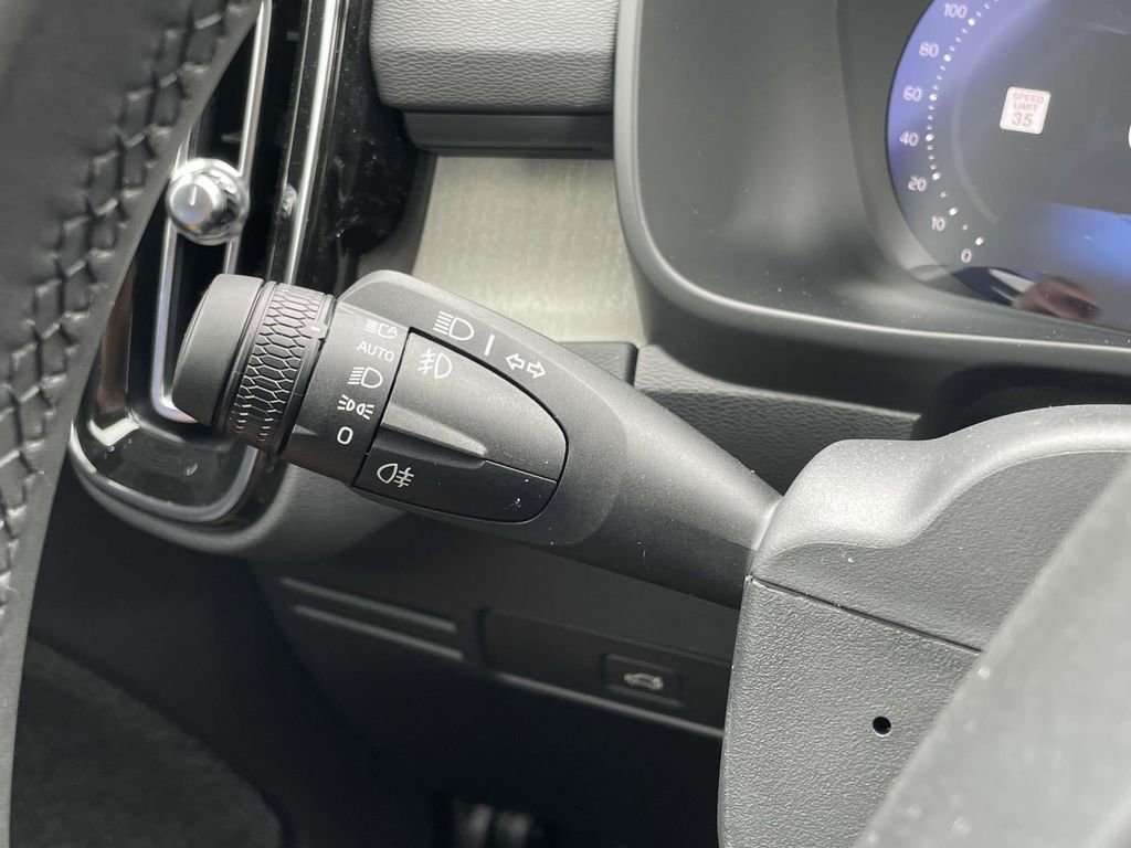 New 2026 Volvo XC40 B4 Plus w/ Protection Package Premier FWD image 15