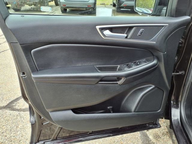 Used 2023 Ford Edge SEL image 11