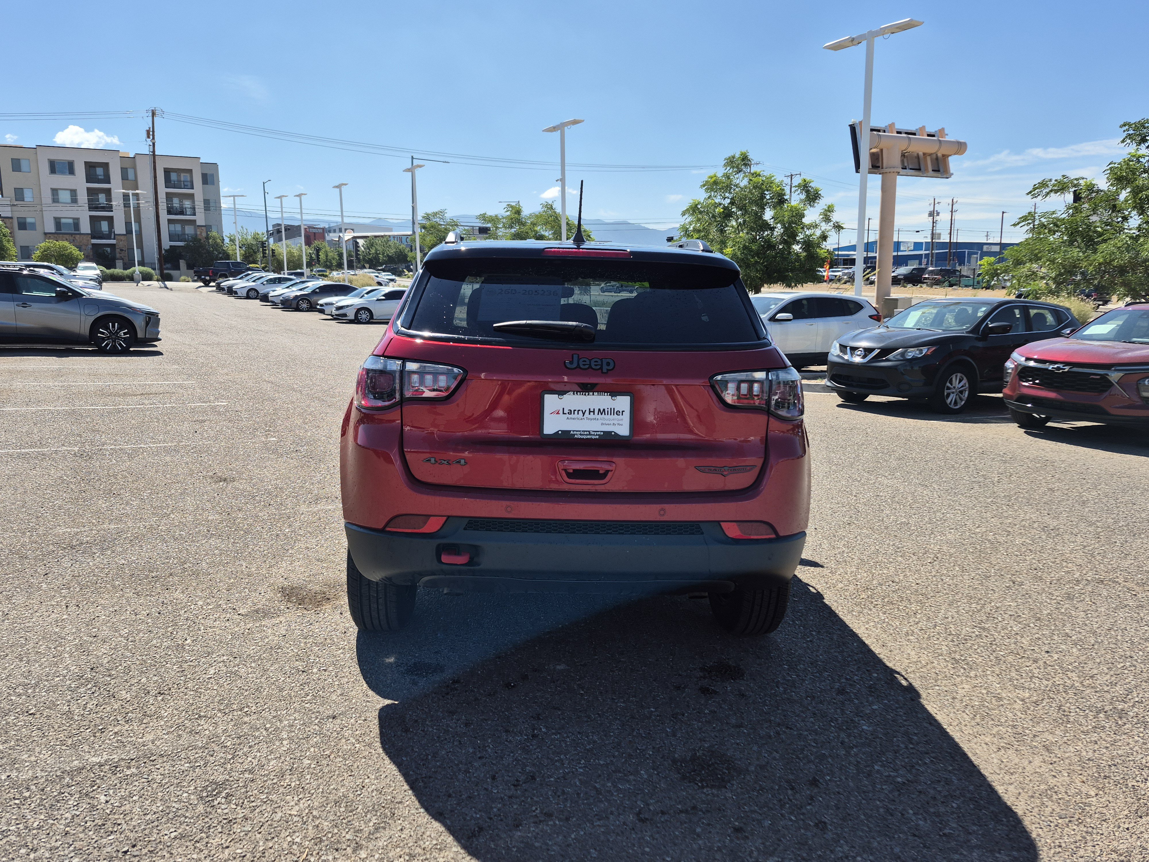 Used 2025 Jeep Compass Trailhawk AWD/4WD image 4
