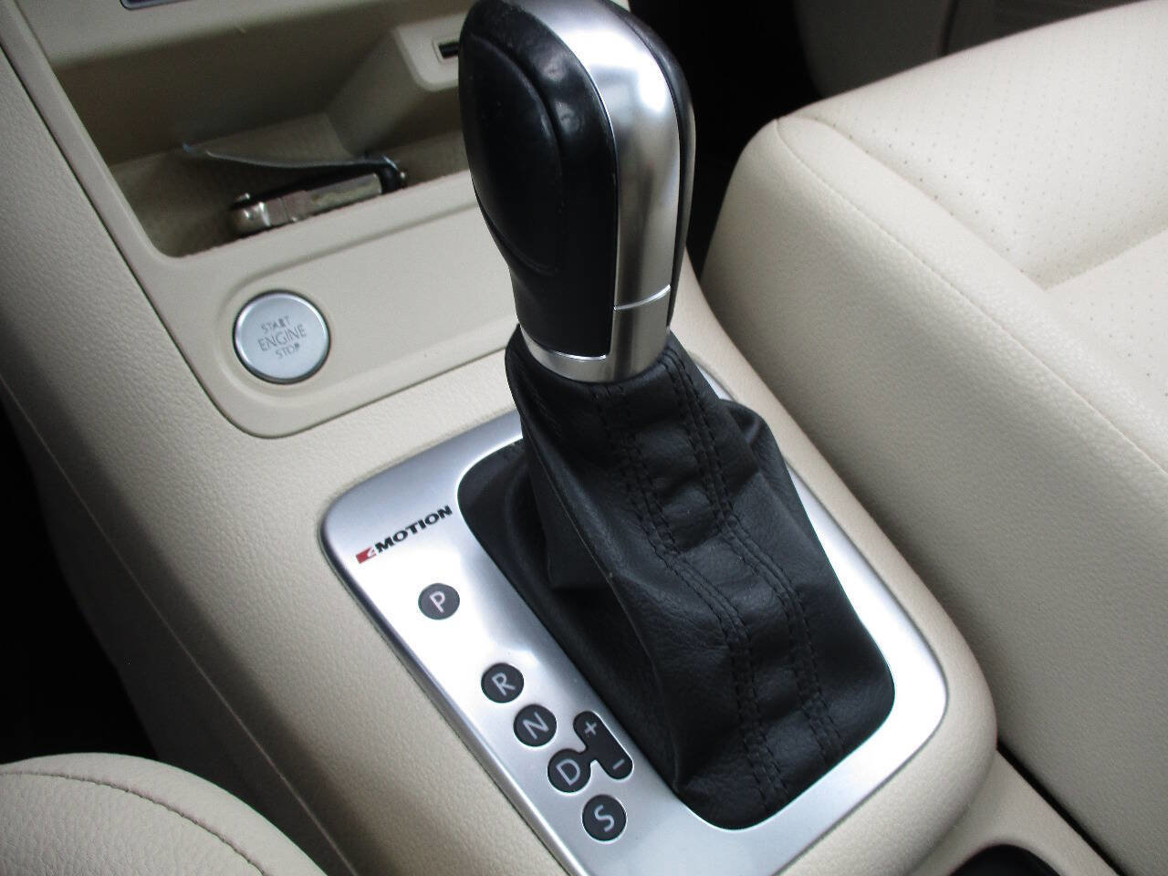 Used 2016 Volkswagen Tiguan SE image 60