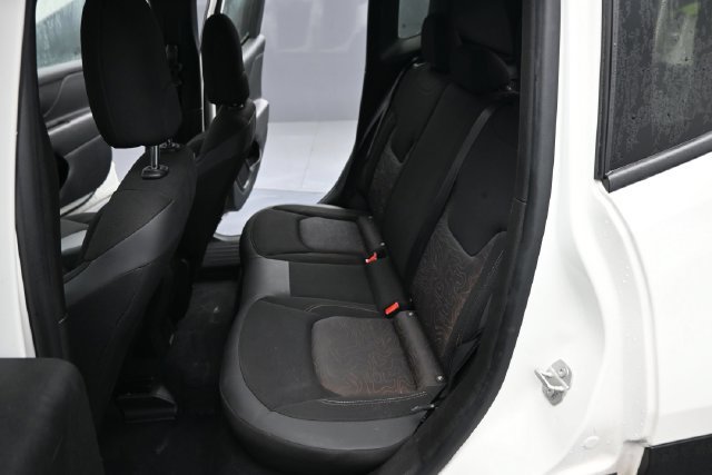 Used 2023 Jeep Renegade Latitude AWD/4WD image 11