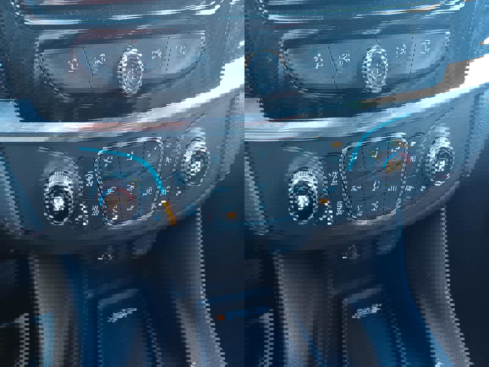 Used 2023 Chevrolet Traverse RS image 12