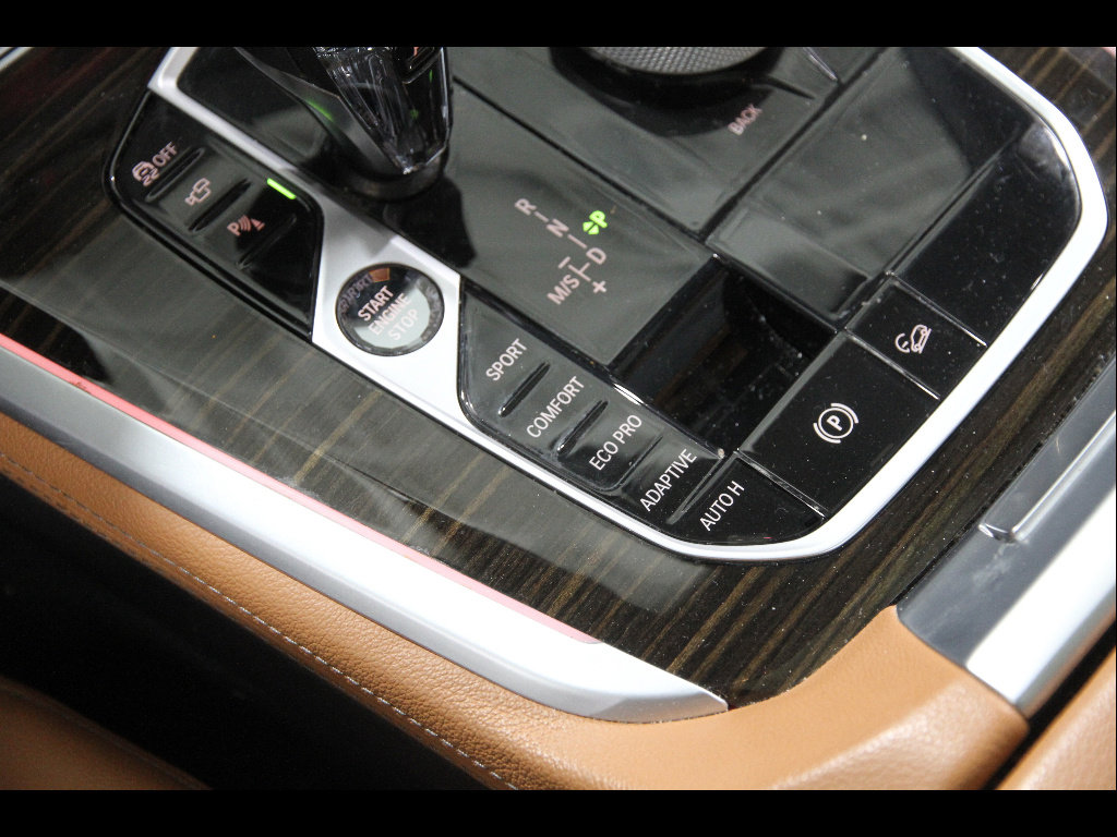 Used 2021 BMW X5 xDrive40i w/ M Sport Package AWD/4WD image 16