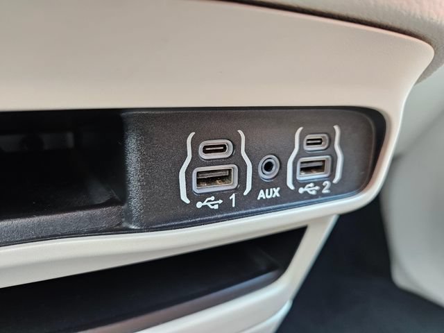 Used 2023 Chrysler Voyager LX FWD image 32