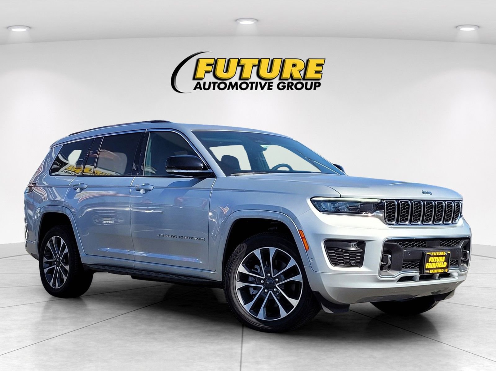 New 2024 Jeep Grand Cherokee L Overland w/ Trailer Tow Package AWD/4WD image 1