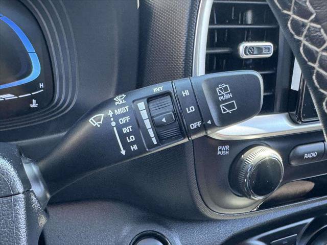 Used 2024 Hyundai Venue SEL FWD image 24