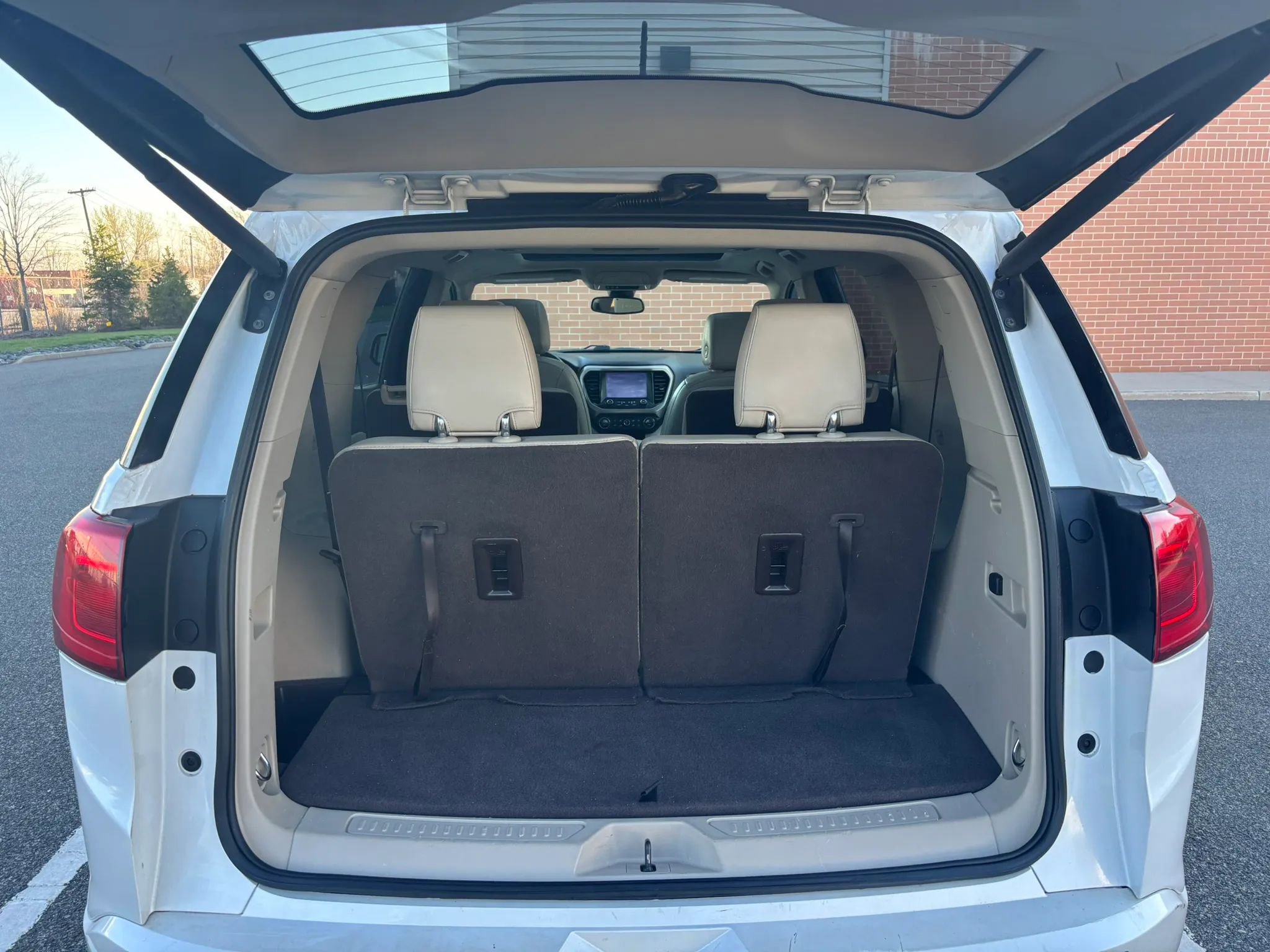 Used 2018 GMC Acadia Denali w/ Technology Package AWD/4WD image 27