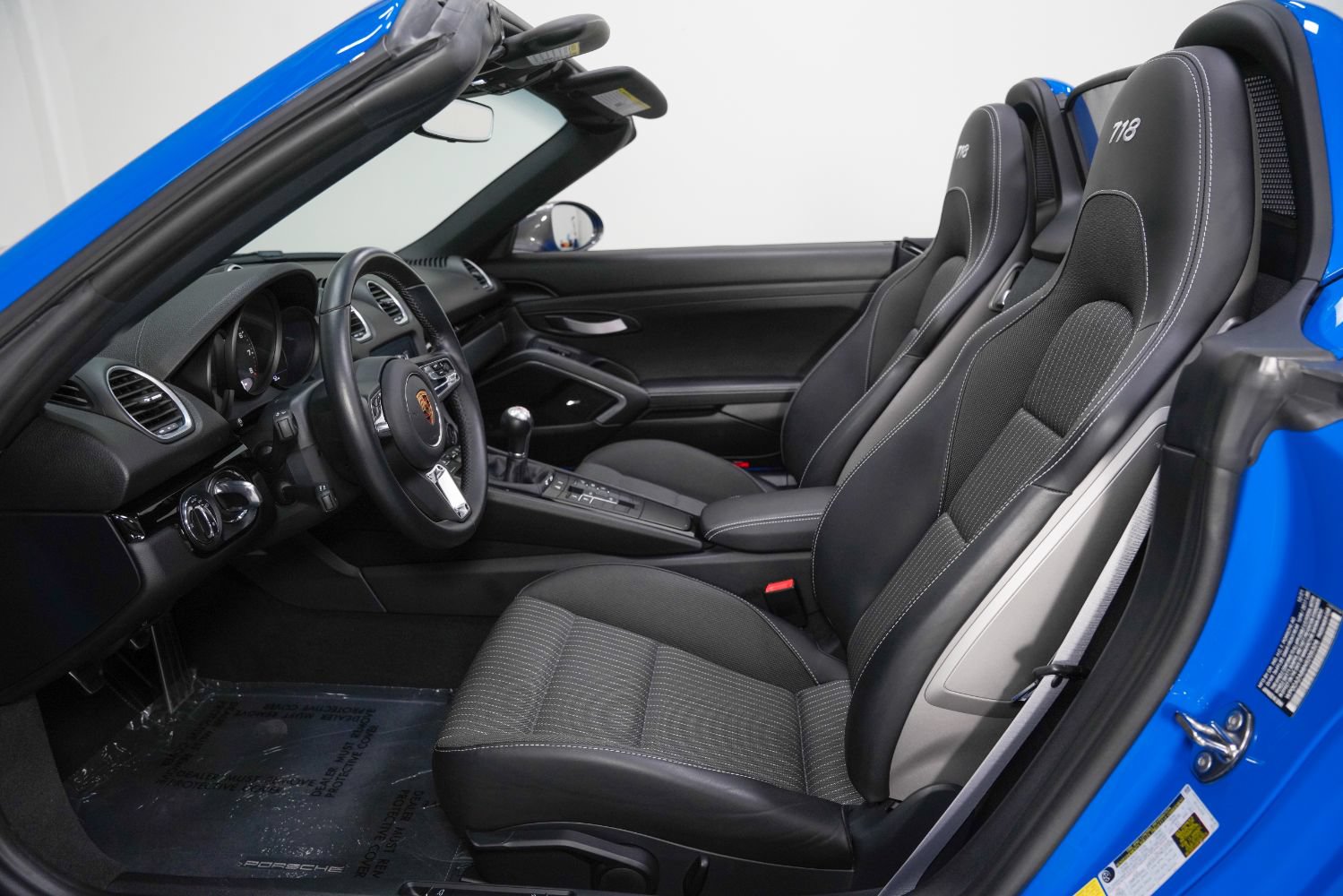 Used 2022 Porsche 718 Boxster RWD image 37