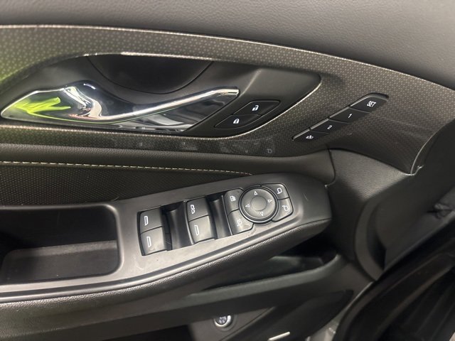 Used 2023 Chevrolet Traverse Premier w/ Redline Edition image 17