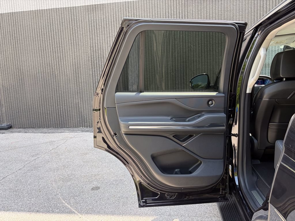 New 2027 Lincoln Navigator Premiere AWD/4WD image 21