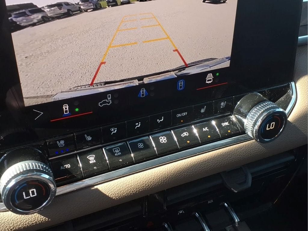 Used 2024 GMC Canyon Denali AWD/4WD image 11