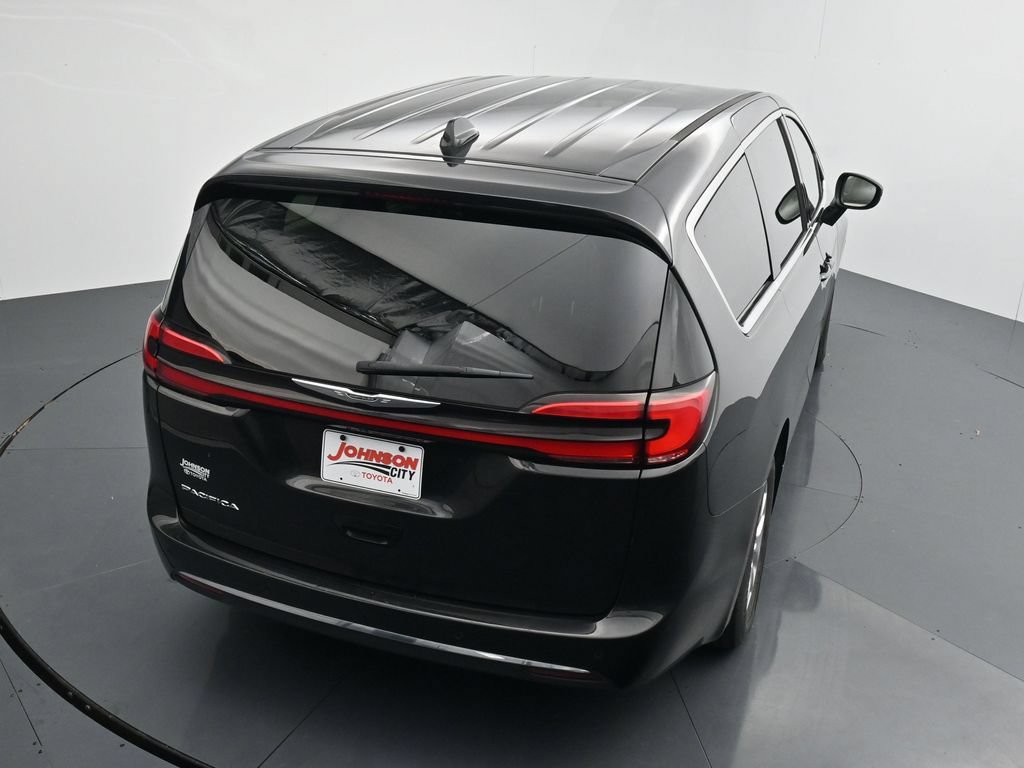 Used 2023 Chrysler Pacifica Touring-L FWD image 28
