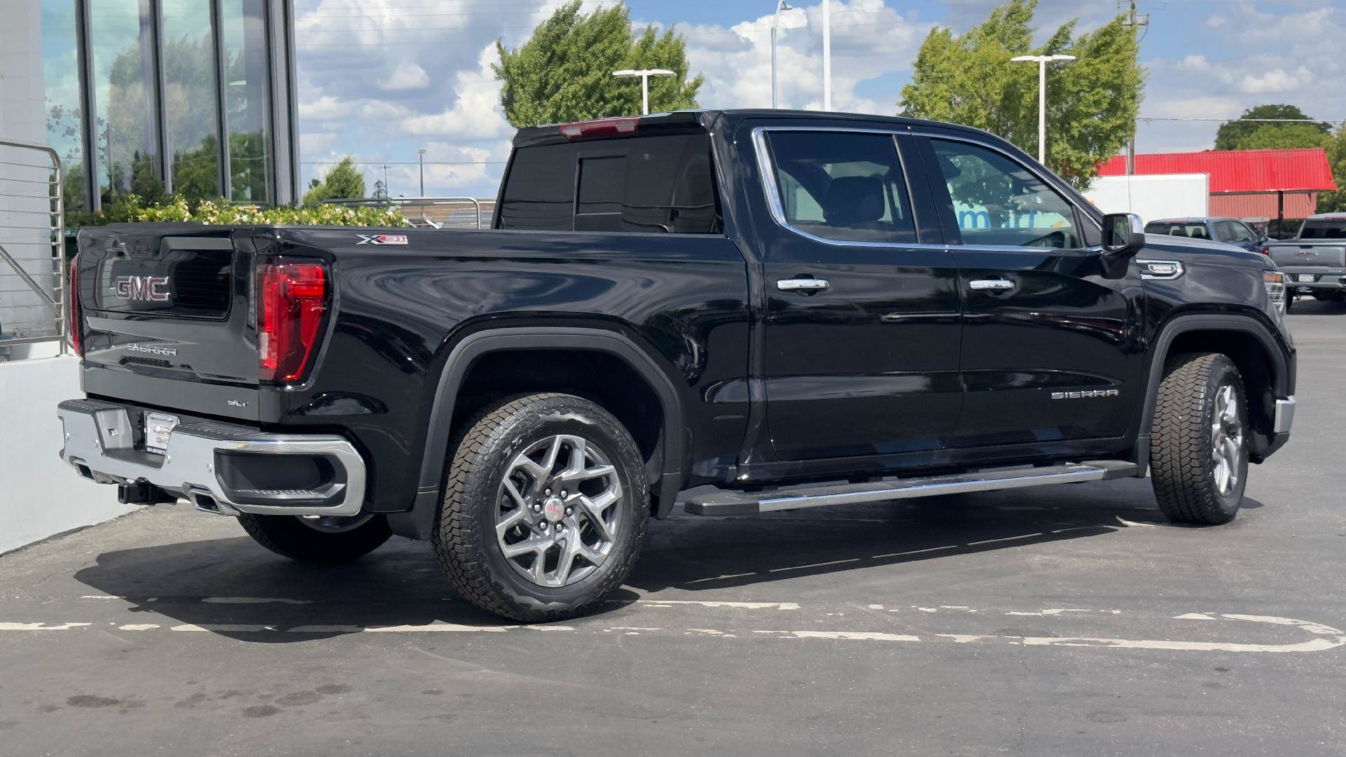 New 2026 GMC Sierra 1500 SLT w/ SLT Premium Plus Package AWD/4WD image 4