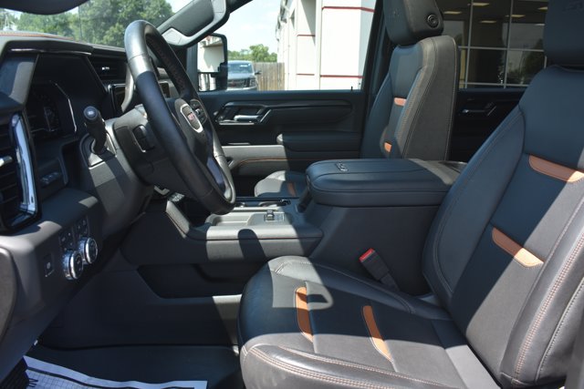 Used 2025 GMC Sierra 2500 AT4 w/ Technology Package AWD/4WD image 16