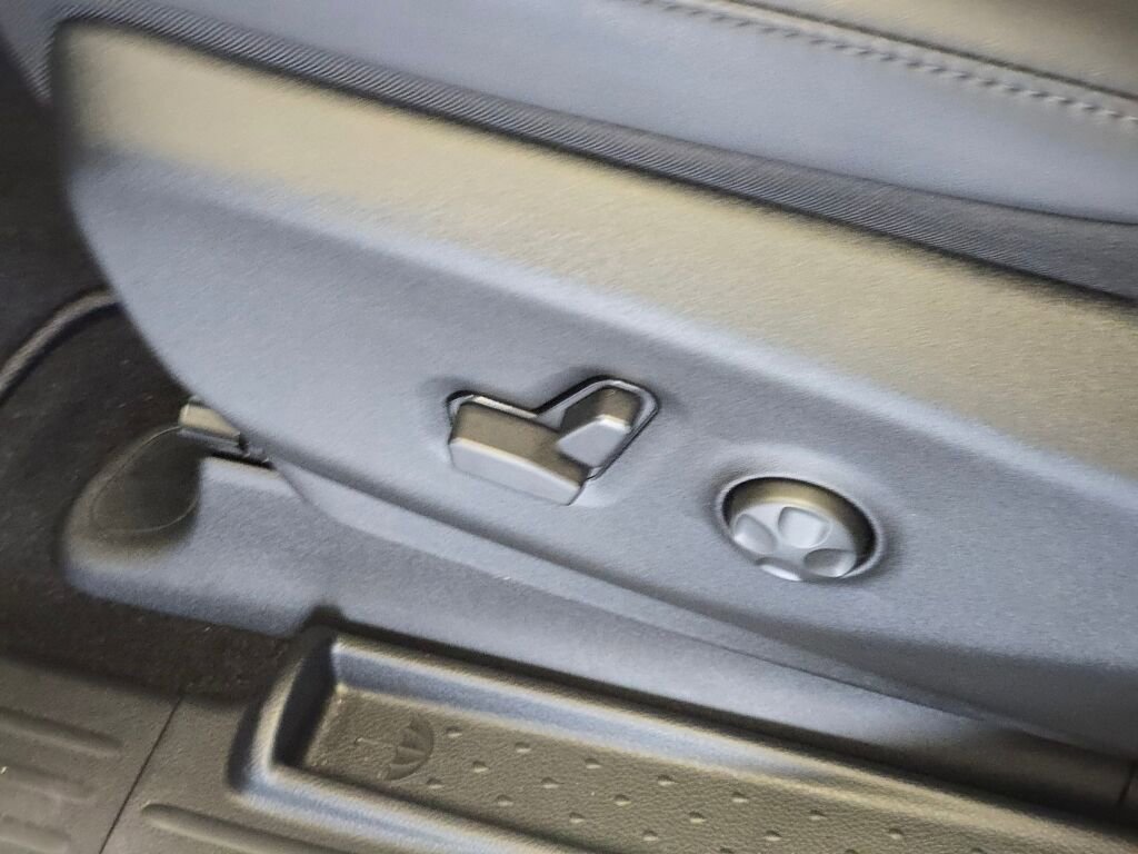 New 2025 Chrysler Pacifica Select FWD image 19