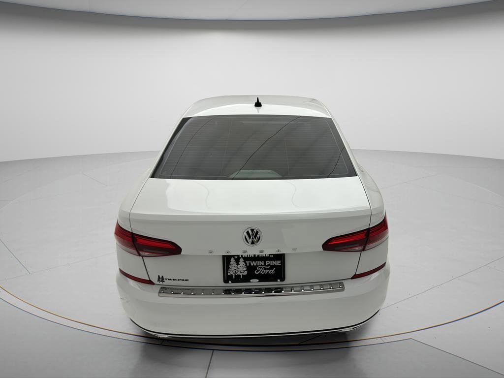 Used 2022 Volkswagen Passat 2.0T SE FWD image 4