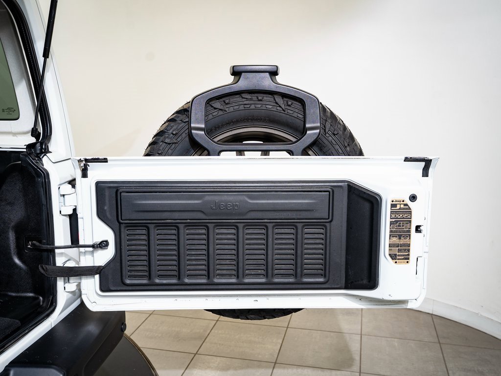 Used 2023 Jeep Wrangler Unlimited Rubicon 392 image 18
