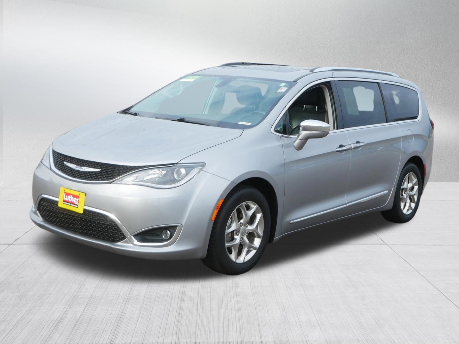 Used 2018 Chrysler Pacifica Limited FWD image 3
