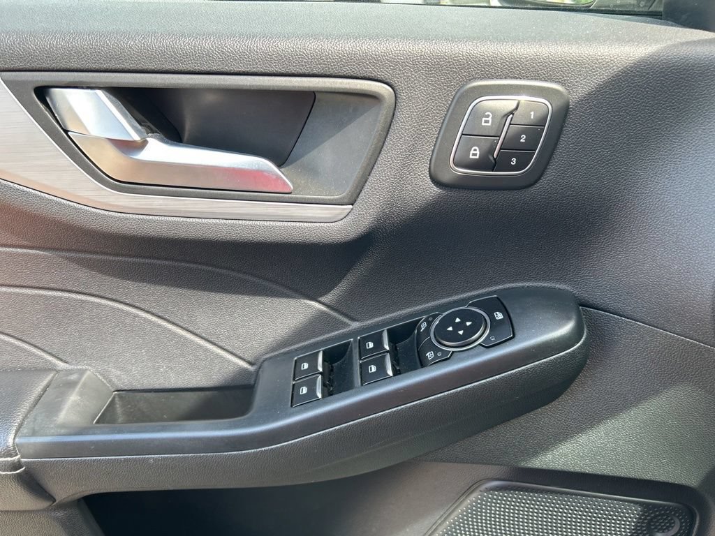 Used 2023 Ford Escape Platinum AWD/4WD image 19