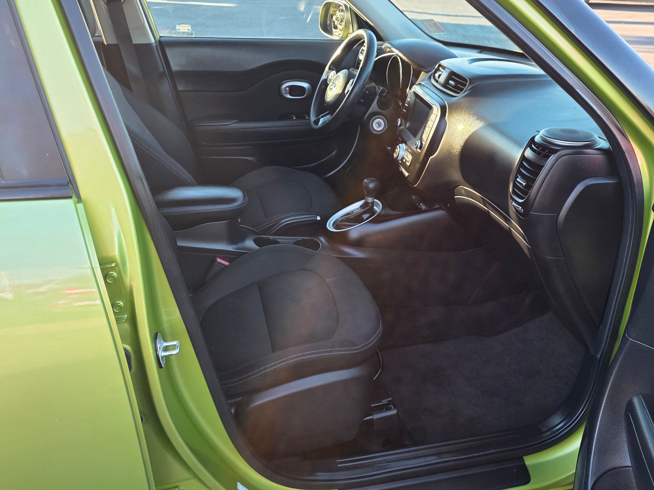 Used 2018 Kia Soul + FWD image 22