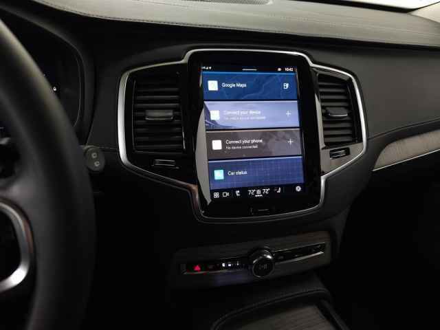 Used 2023 Volvo XC90 T8 Ultimate w/ Lounge Package image 27