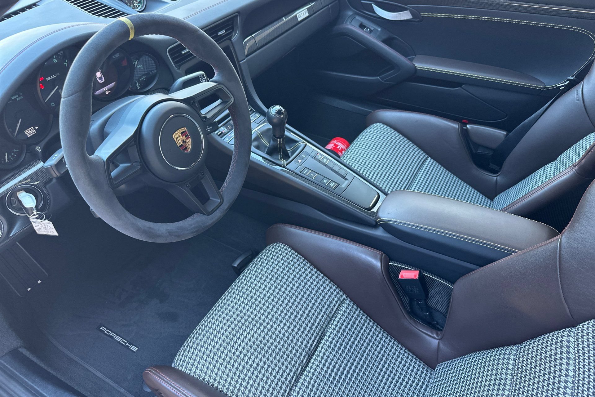 Certified 2016 Porsche 911 R RWD image 4
