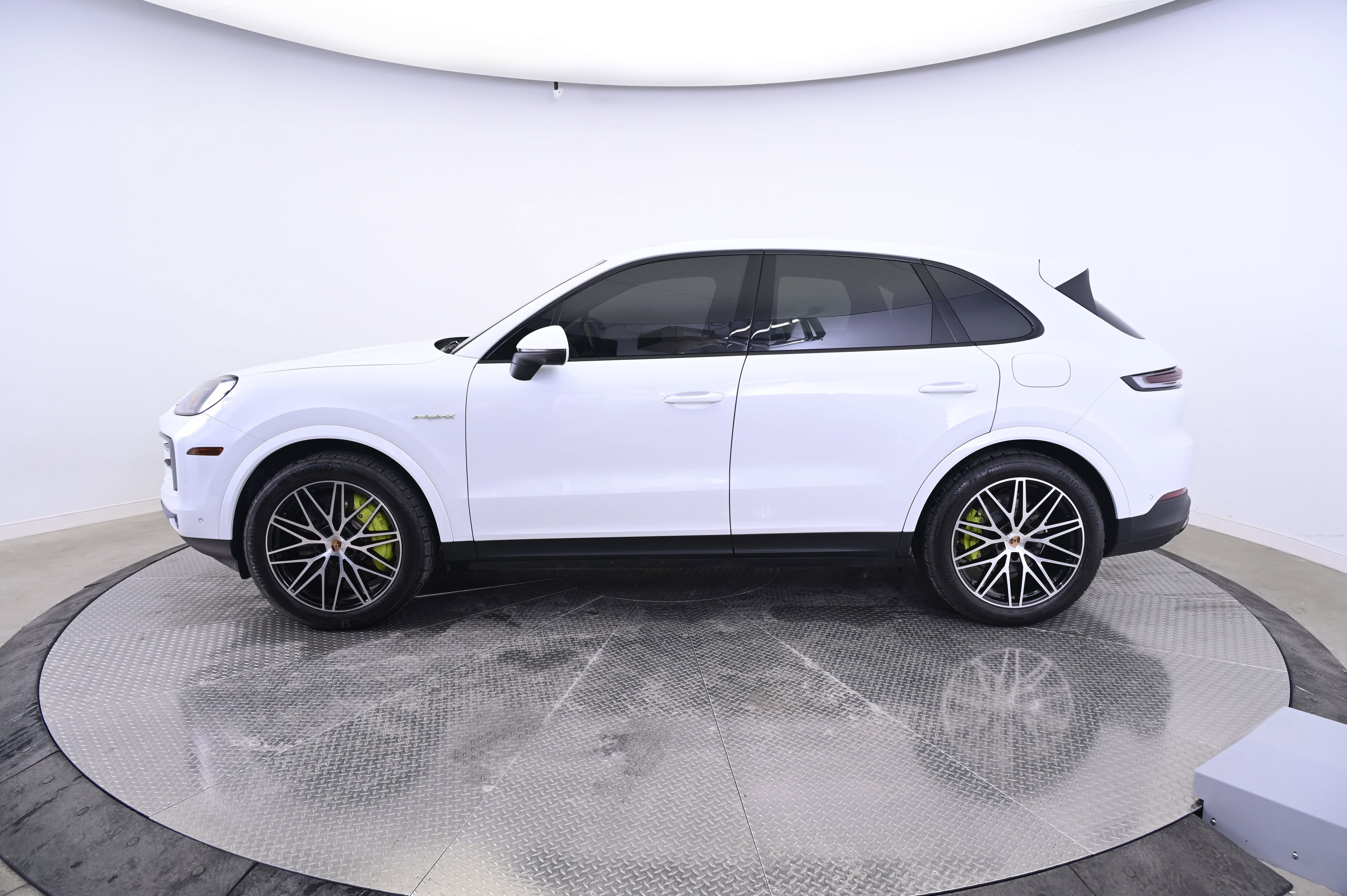 Certified 2025 Porsche Cayenne E-Hybrid image 2